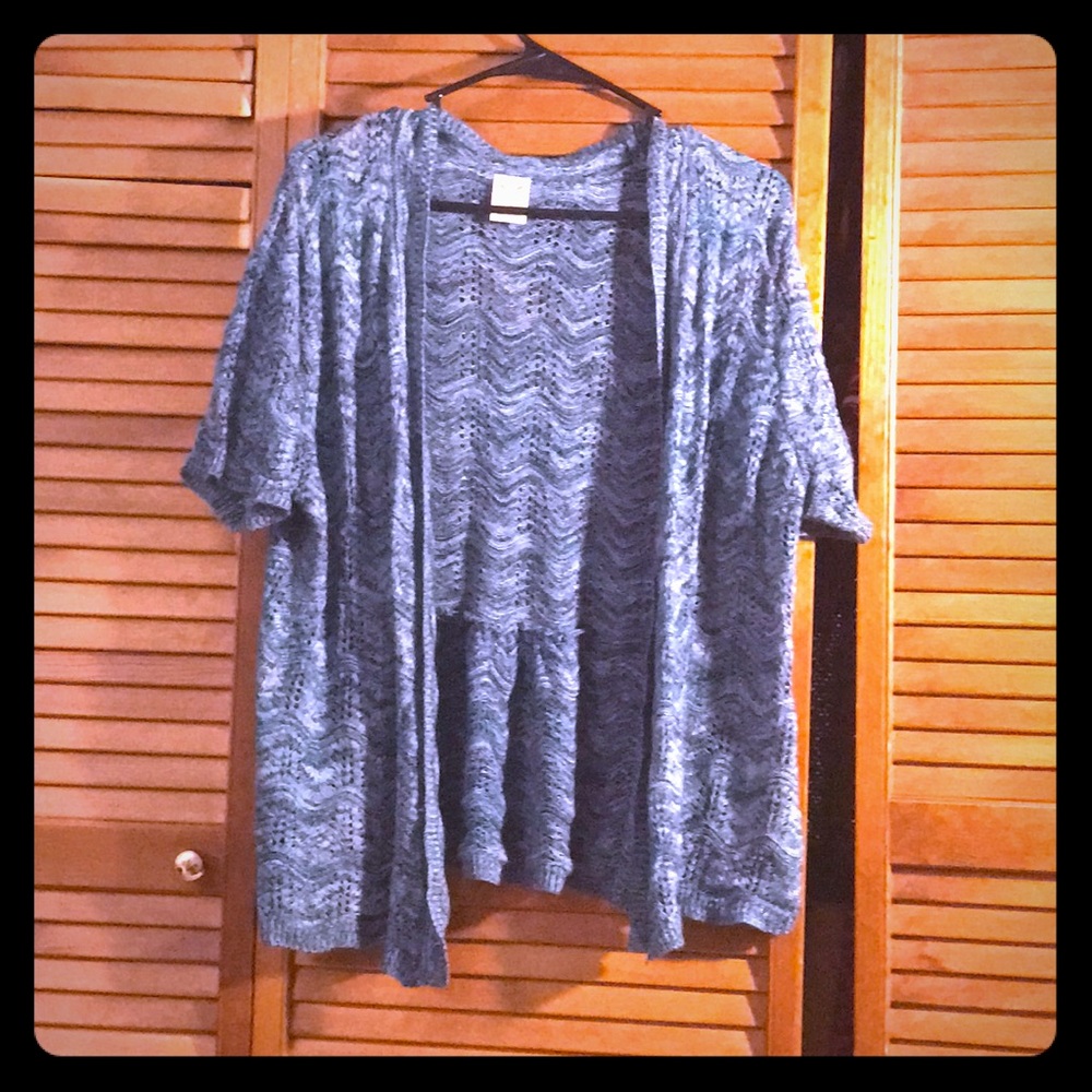 Short sleeve sweater